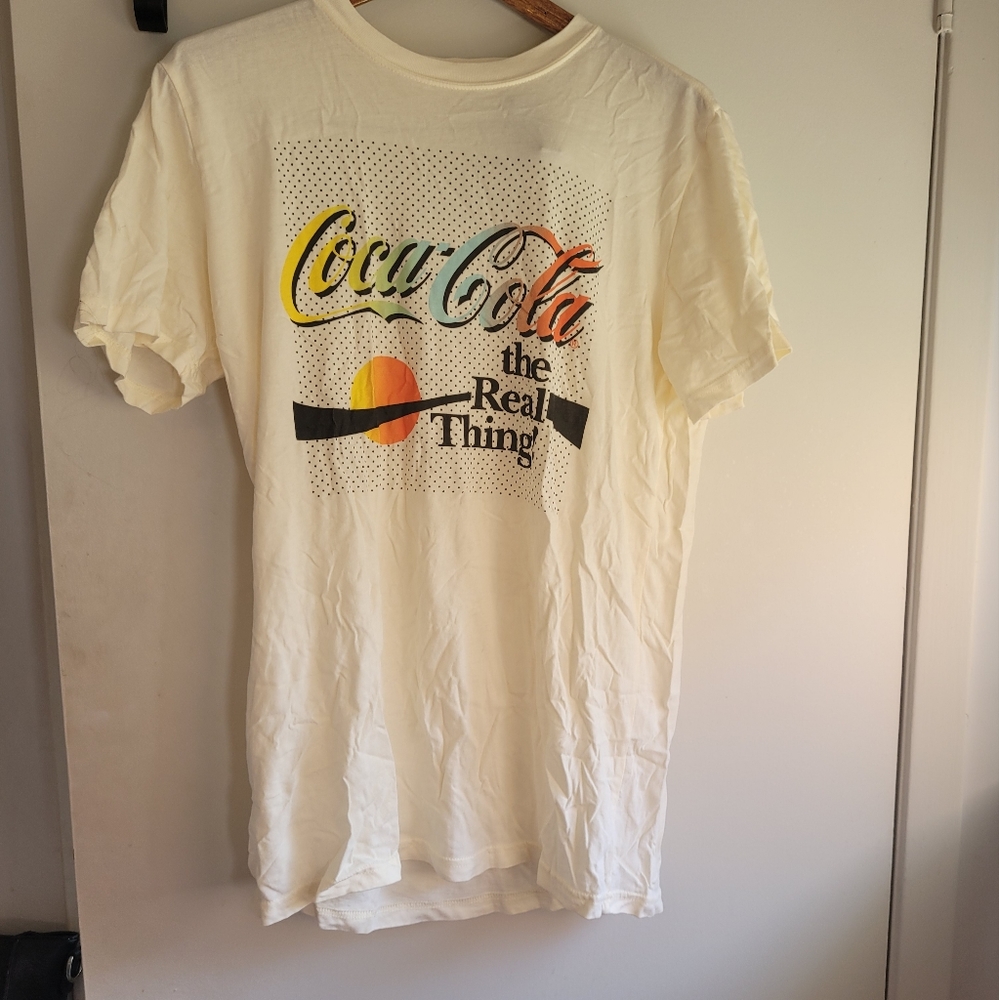 Coca-Cola The Real Thing tshirt. White t-shirt Large